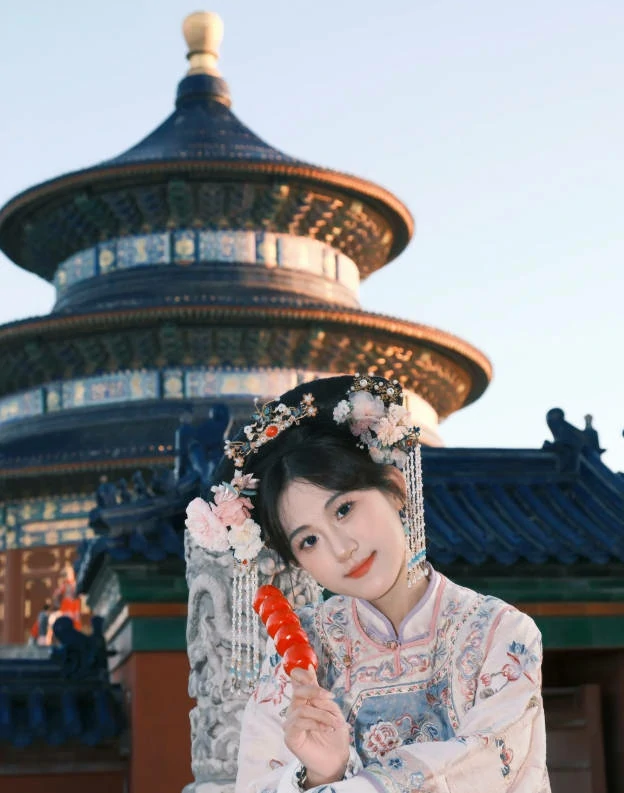 天坛祈年殿前的游客